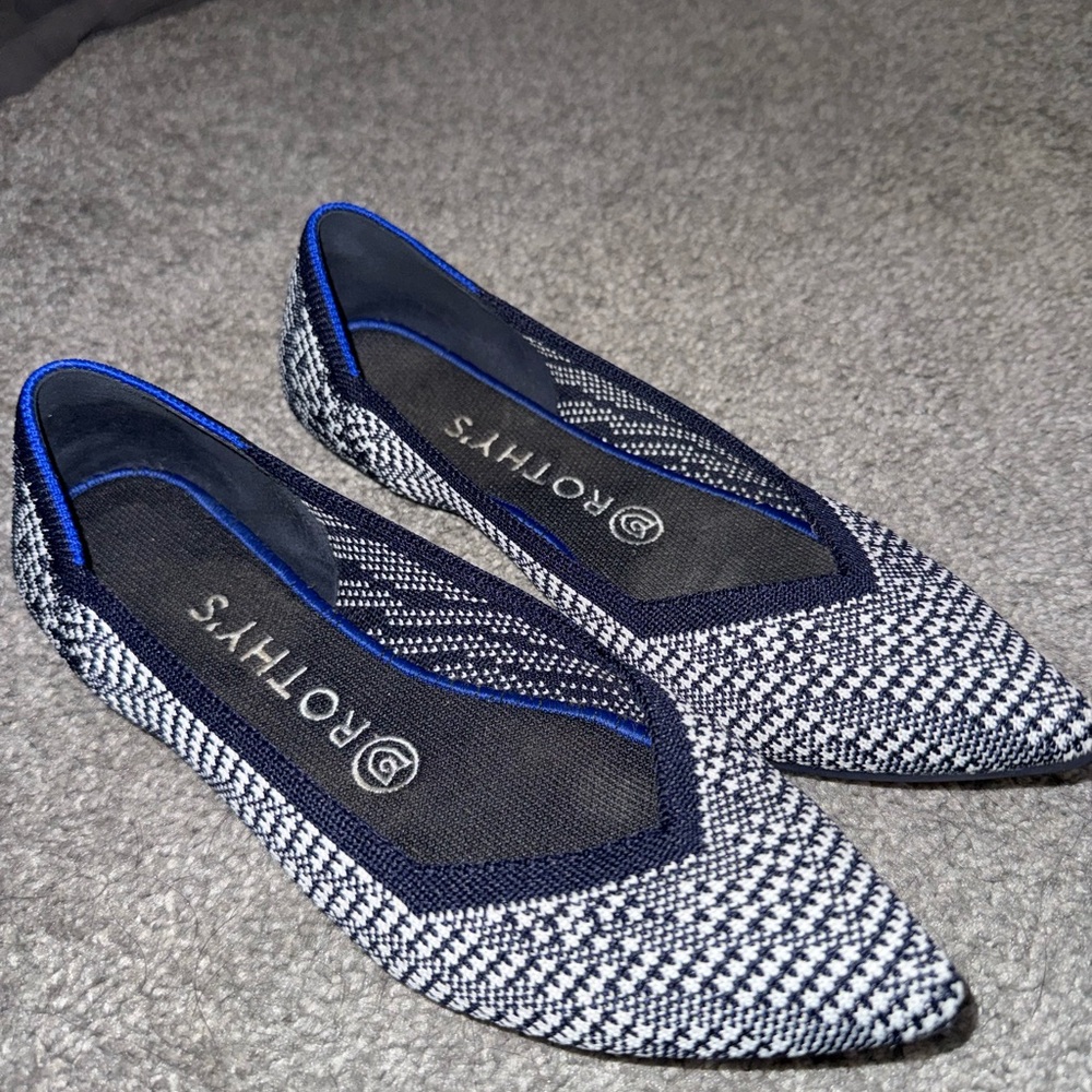 RARE Rothy's The Point Shoes in Navy Houndstooth
